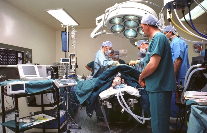 Closed loop control of anaesthesia during cardiac surgery in theatre, 1999