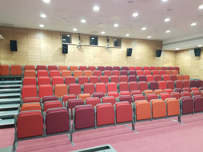 Raked lecture theatre with fixed seating