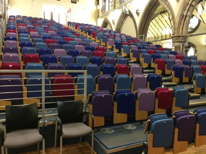 Raked lecture theatre with fixed seating
