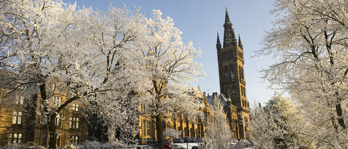 Photo of University of Glasgow main building in snow