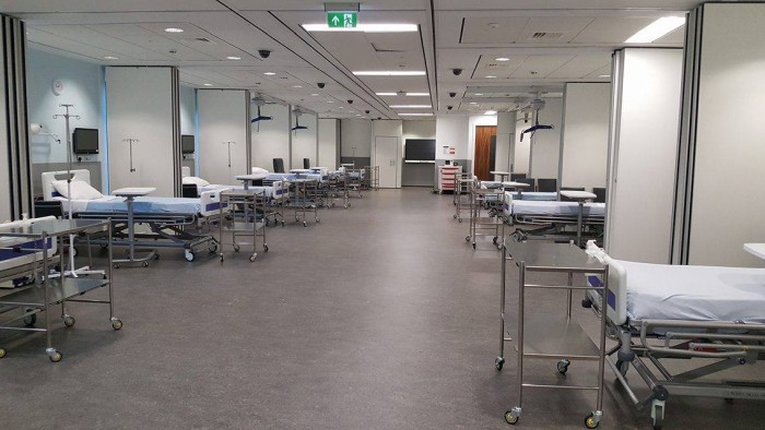 Flat floored clinical skills room with hospital bed bays