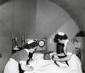 Hyperbaric chamber surgery with permission of GU Archives