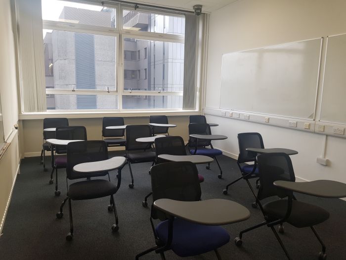 Flat floored teaching room with tablet chairs