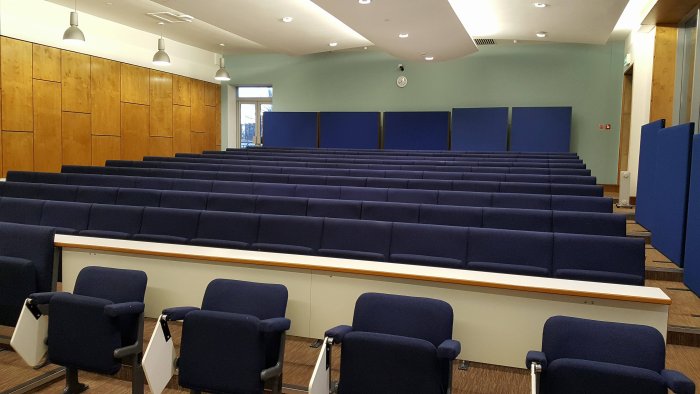 Raked lecture theatre with fixed seating