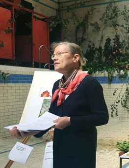 Clare Willsdon lecturing at Govanhill Baths August 2019