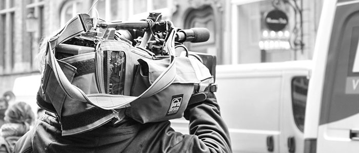 broadcast camera operator holding a press camera - Megane Callewaert Attribution 2.0 Generic (CC BY 2.0) https://creativecommons.org/licenses/by/2.0/