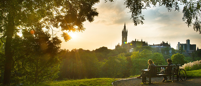 Image of the main building from Kelvingrove park