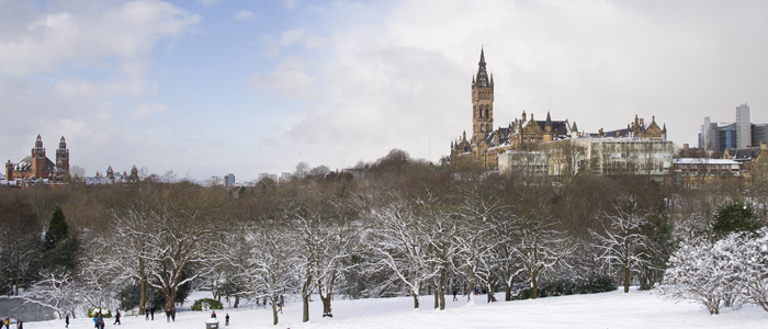 Snowy photo of Gilmorehill take from Kelvingrove Park