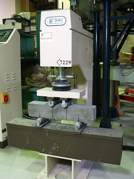 Image of a concrete block in testing apparatus