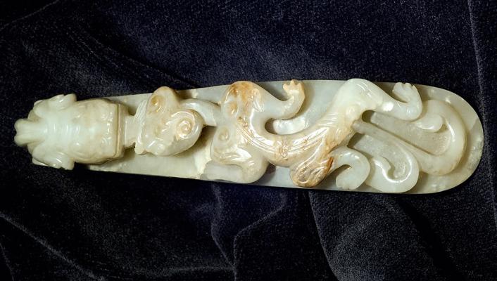 Carved grey nephrite jade belt hook showing Qi dragon with lingzhi fungus.
