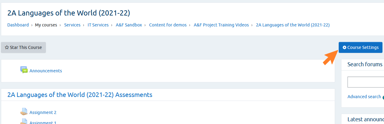 Screenshot of a Moodle course page. There is an orange arrow pointing towards the 