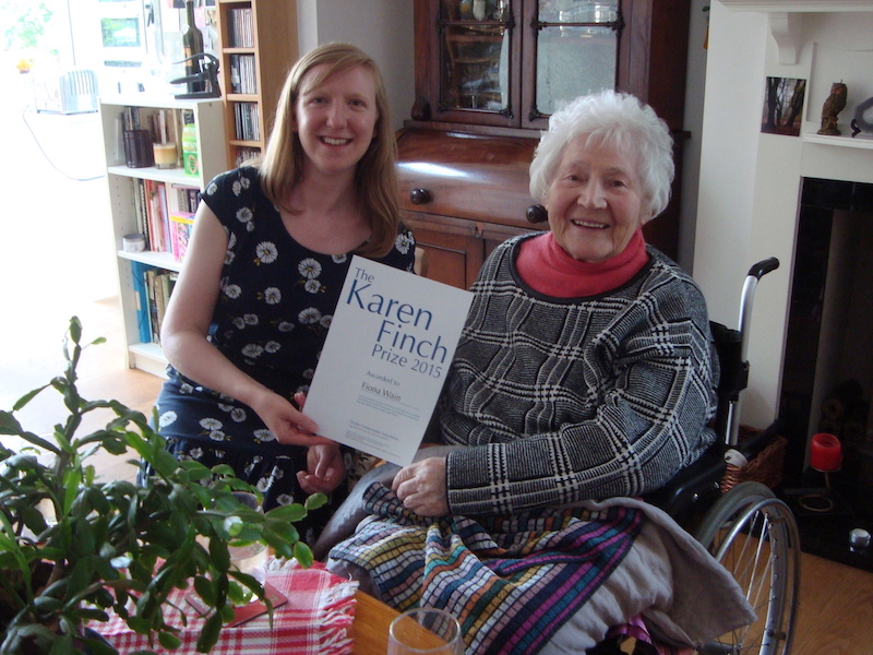 Karen Finch presenting the Karen Finch Prize to student Fiona Wain in 2015 (© Textile Conservation Foundation)