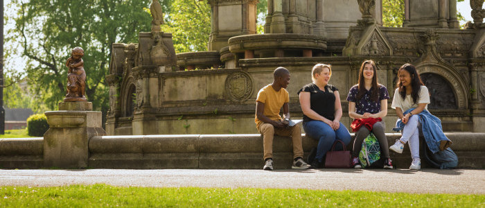Students sitting in Kelvingrove Park 