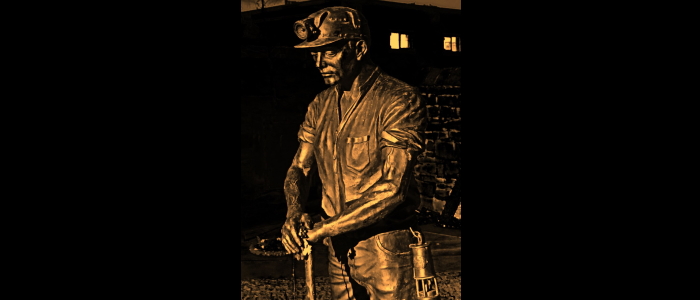 Bronze statue of a miner photo taken by Ralph Kelly