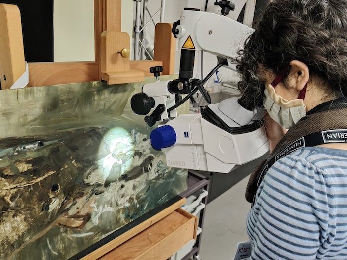 Using the long-working-distance mobile stereomicroscope, funded by an AHRC CapCo grant, to investigate a Joan Eardley painting at the Hunterian