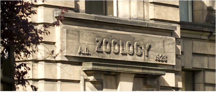 Image of the UofG Zoology building sign