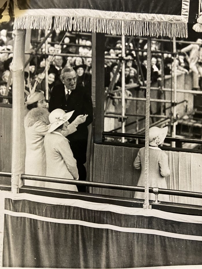 Launch of Queen Elizabeth 1938. Close Up.