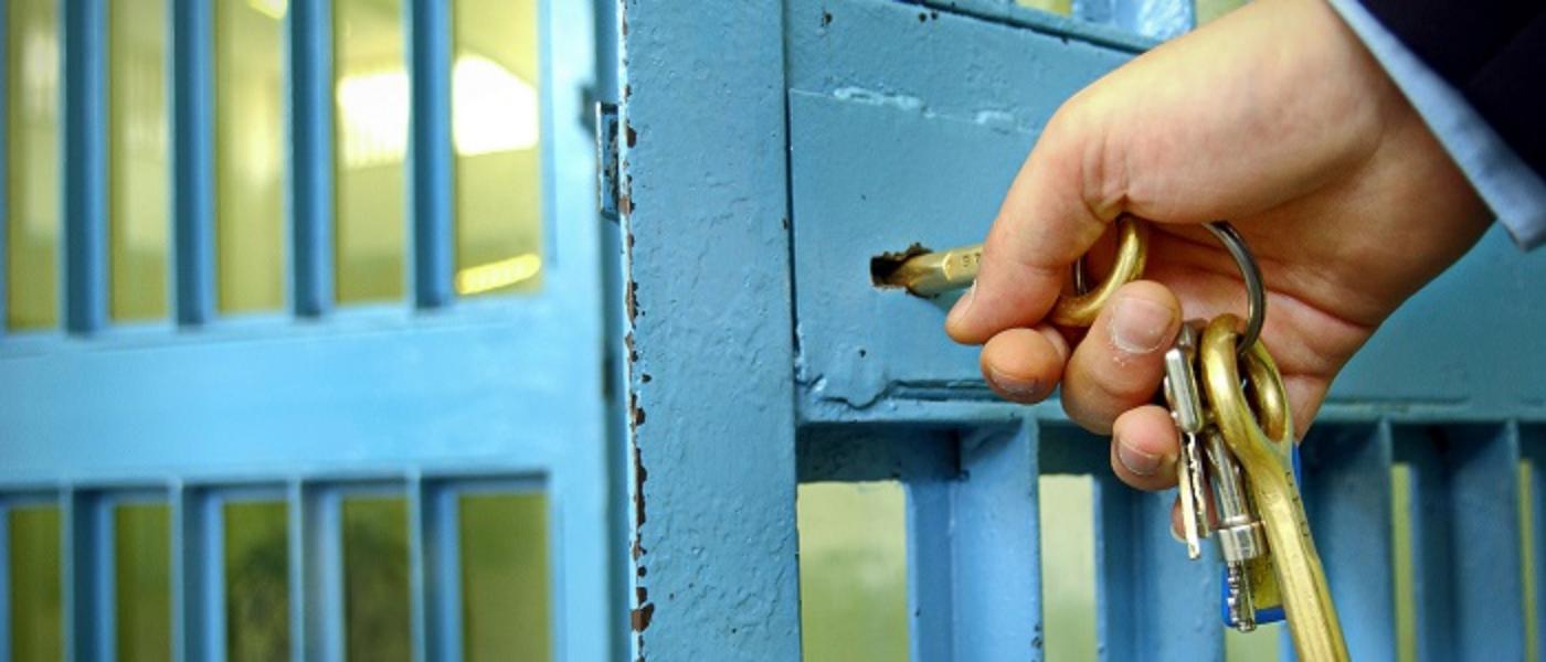Photo of a prison officer with keys 