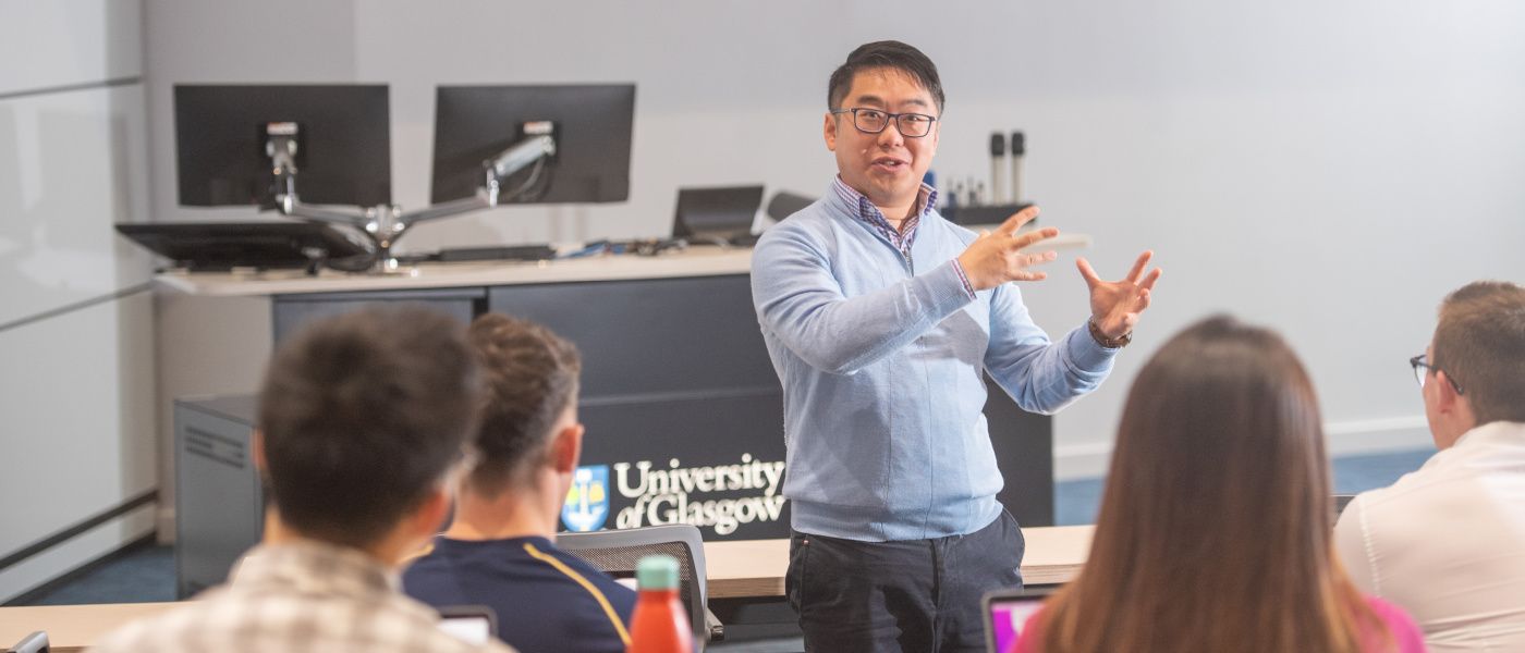 Students in an Urban Studies lecture with Dr Mark Wong in the Saltire Lecture Theatre