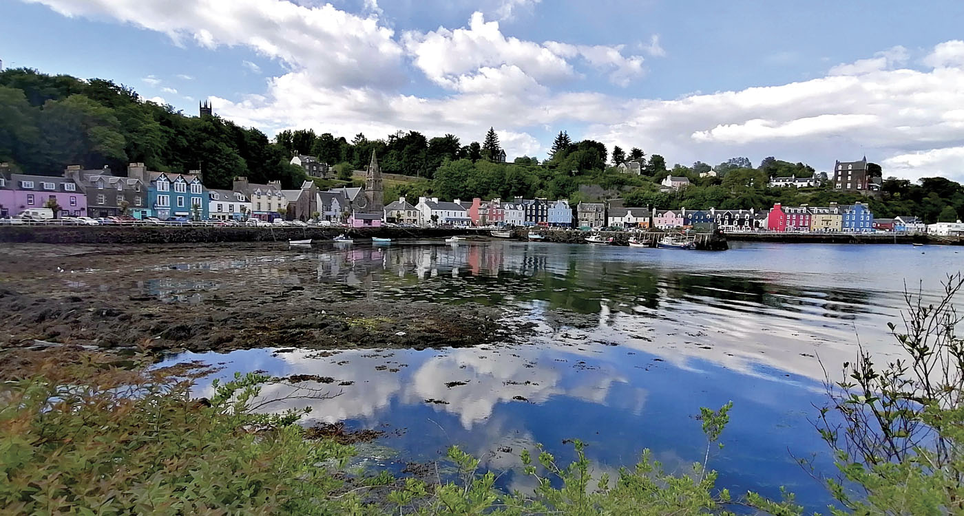 Angie Sin (MRes 2008, PhD 2018) captured splashes of many colours at Tobermory Harbour in Mull.