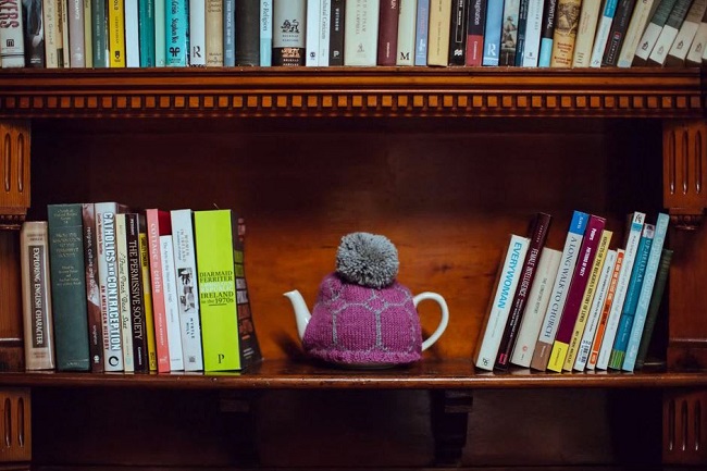 A  knitted tea cosy inspired by the UofG architecture