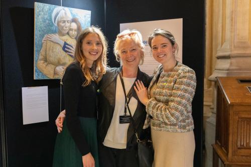 Hannah Rose Thomas with Maria and her mother Nadiia from Kyiv