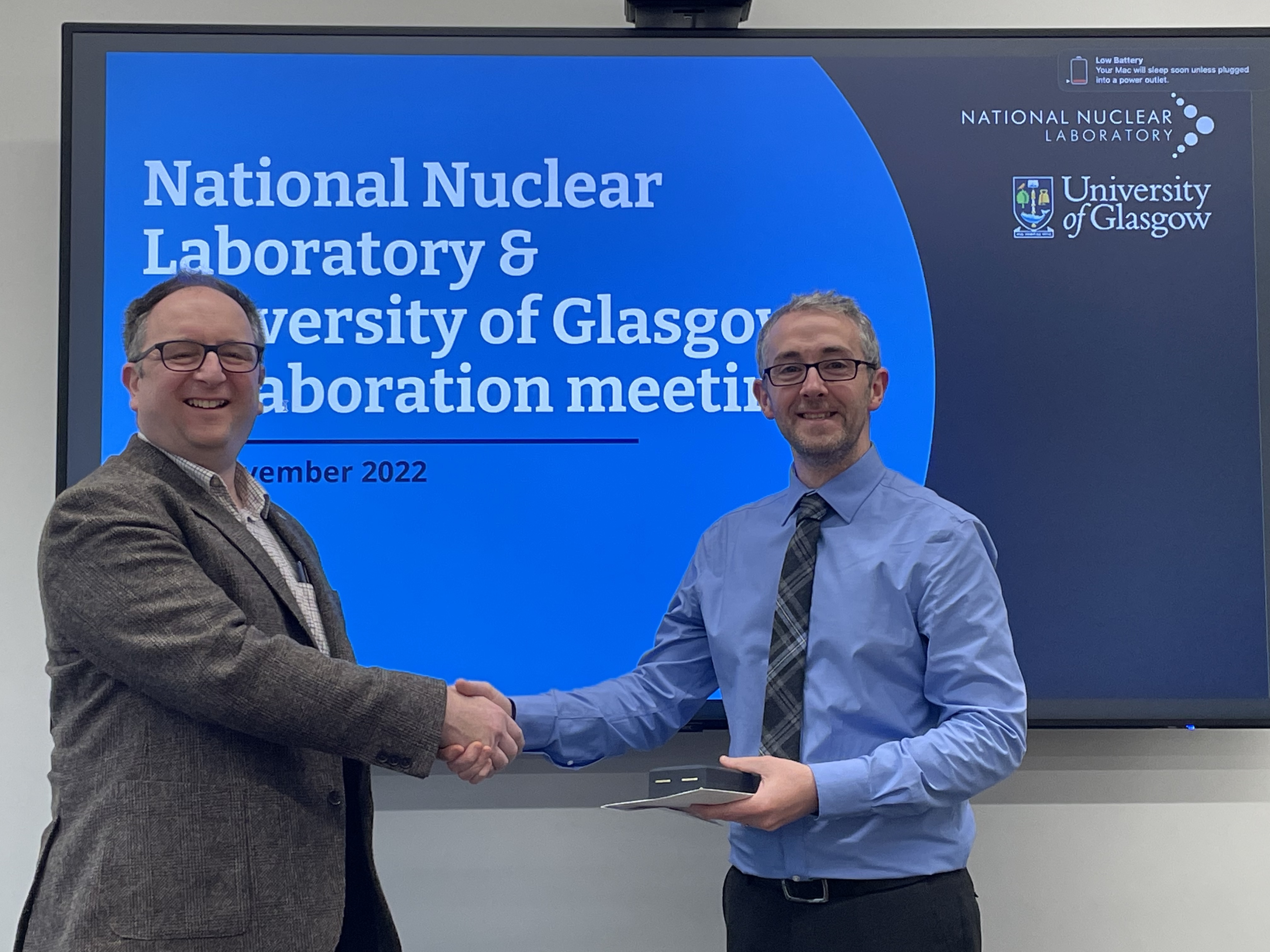 Dr David Mahon receives the National Nuclear Laboratory’s Chief Scientist’s Award & Medal from NNL's University Lead Nick Smith.