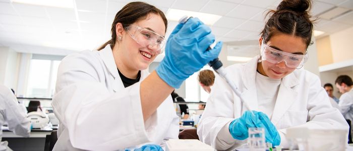 Students in a Biology lab in the Boyd Orr Building