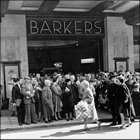 Photograph of customers outside the Barkers department store entrance, December 1959.   (GUAS Ref: HF 51/6/1/5/2 photo 1. Copyright reserved.)