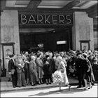 Photograph of customers outside the Barkers department store entrance, December 1959.   (GUAS Ref: HF 51/6/1/5/2 photo 1. Copyright reserved.)
