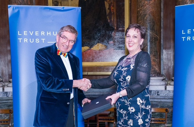 A picture of Prof Sheila Rowan receiving her Philip Leverhulme Lifetime Achievement Award