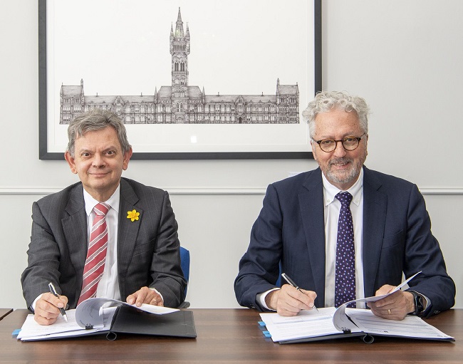 Left to right Professor Sir Anton Muscatelli, Glasgow’s Principal and Vice Chancellor, and the University of Sydney’s Vice-Chancellor and President Professor Mark Scott AO, at the University of Glasgow.