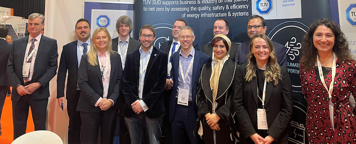 A group photo of researchers from the Univesity of Glasgow with research partners at TÜV SÜD