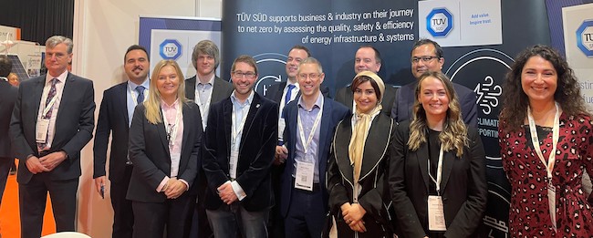 A group photo of researchers from the Univesity of Glasgow with research partners at TÜV SÜD