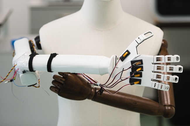 Robotic Hand with Brainy Skin