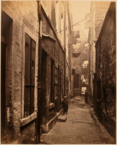 Image of plate 6 of Closes and Streets: Shows a narrow alley with overhanging washing and two onlookers