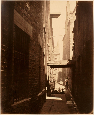 Plate 18 of Closes and Streets: Bystanders observe Annan at work